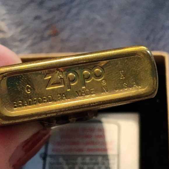 NEW & VINTAGE Brass Marlboro ZIPPO Lighter (NEVER FIRED) - Picture 6 of 10